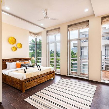 Sierra Skies By Stayvista - A Mountain-View Villa Featuring A Rooftop Swimming Pool, Jacuzzi, Turf, And A Gym For An Elevated Stay Lonavla Exterior foto
