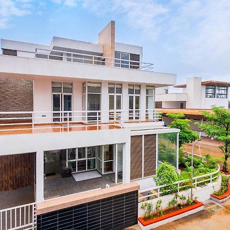 Sierra Skies By Stayvista - A Mountain-View Villa Featuring A Rooftop Swimming Pool, Jacuzzi, Turf, And A Gym For An Elevated Stay Lonavla Exterior foto