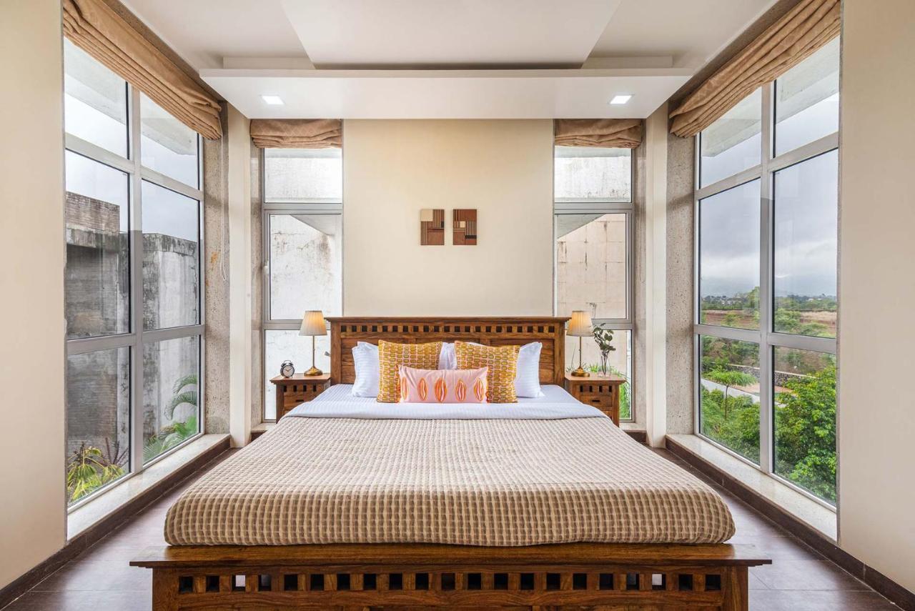 Sierra Skies By Stayvista - A Mountain-View Villa Featuring A Rooftop Swimming Pool, Jacuzzi, Turf, And A Gym For An Elevated Stay Lonavla Exterior foto