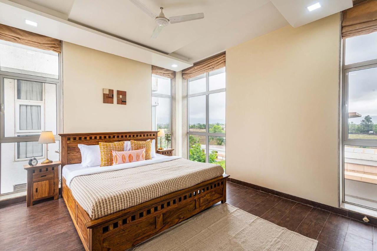 Sierra Skies By Stayvista - A Mountain-View Villa Featuring A Rooftop Swimming Pool, Jacuzzi, Turf, And A Gym For An Elevated Stay Lonavla Exterior foto